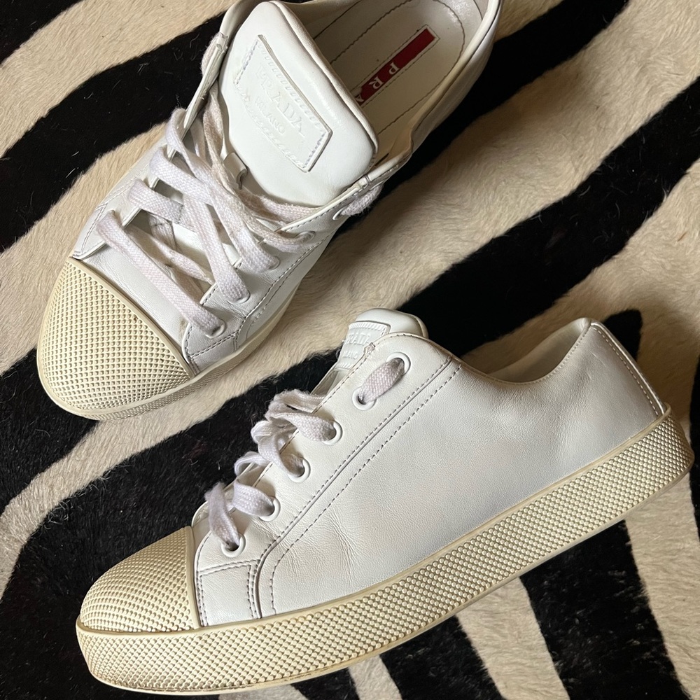 Prada white leather pointed toe sneakers - Picture 5 of 7